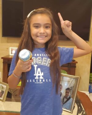 Angelee Vera Instagram - Yay we won! One more game💙🙏! Go Dodgers!!! Celebrating with these delicious Dodgers cupcakes 🧁 from @sugarfreeshack . Thank you tio @chilo_07 for bringing us these yummy cupcakes, you are the real MVP 🤗🤗🤗. 
.
#dodgers #gododgers #losangeles #onemorewin #WS2020 #worldseries #cupcakes #sugarfreeshack #actress #blessed #dharmannactors #dharmann #angeleemerikvera #amv