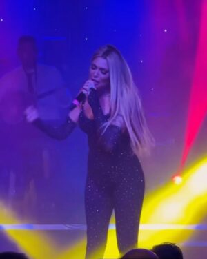 Angeliki Iliadi Instagram - Mαγικη πρωτοχρονιά στο Ηράκλειο! Χρόνια πολλά σε όλους ❤️ Σας αγαπώ