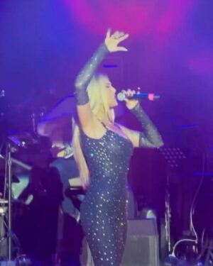 Angeliki Iliadi Instagram - Mαγικη πρωτοχρονιά στο Ηράκλειο! Χρόνια πολλά σε όλους ❤️ Σας αγαπώ