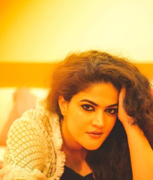 Angelina Lysen Instagram - You glow differently when you're actually HAPPY 🌸🌸

Makeup : @ajayanmakeupartist 
📸 : @urstrulymaheshwar_here 
.
.
.
#happy #photo #reelitfeelit #reels #réel #reelitfeelit❤️❤️ #photography #colorful
