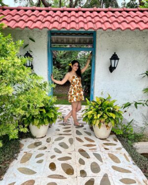 Angelina Lysen Instagram - 🌻💫💛
.
.
.
.👗 @j7westerns