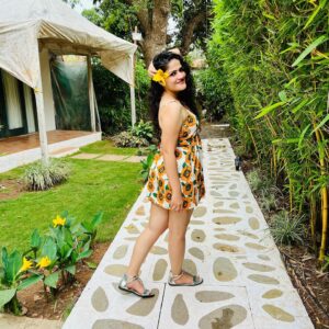 Angelina Lysen Instagram - Some casual beach attire by 🌻👗 @j7westerns 💛💛😉
.
.
. 
#reels #reelsinstagram #reelsitfeelsit  #reelitfeelit #🧡