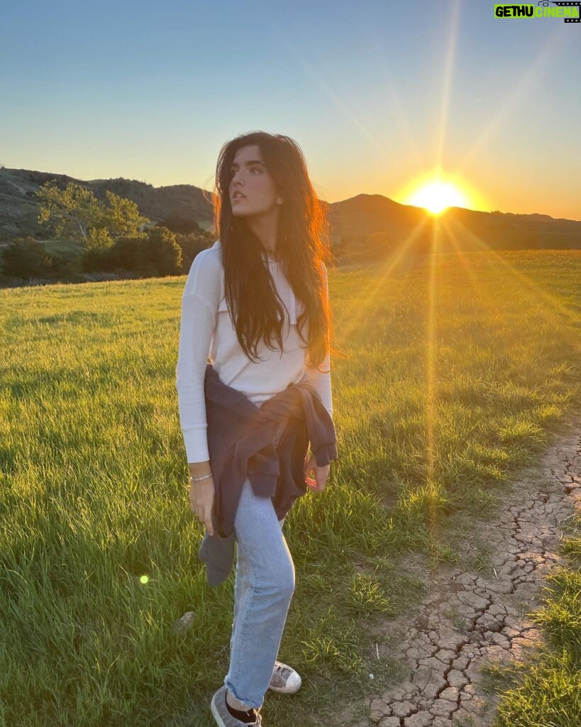 Angelina Jordan Instagram - sunset☀️❤️🌄
