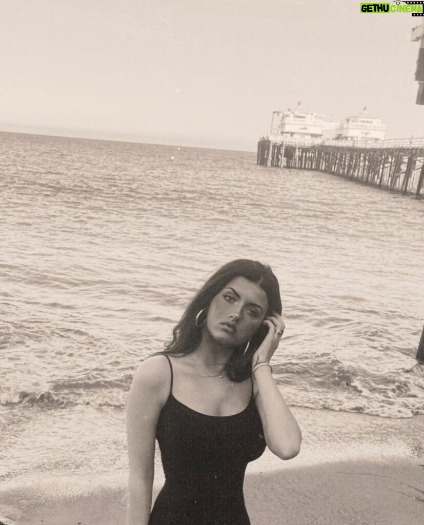 Angelina Jordan Instagram - If u feel alone, I’ll be here for u🖤