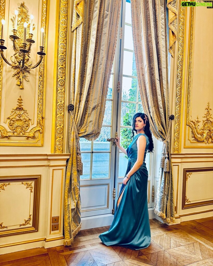 Angelina Jordan Instagram - Le Bal 2023✨🧚‍♀️👑what an absolute honor to be part of this special night in Paris. Feel truly so blessed, to be connected with lovely people through my music. I want to thank especially Ophélie Renouard for having me, she is the magic behind @lebal.paris and her wonderful team❤️ thank you to @dolcegabbana and @vmusejewelry a real dream team🙏🏻