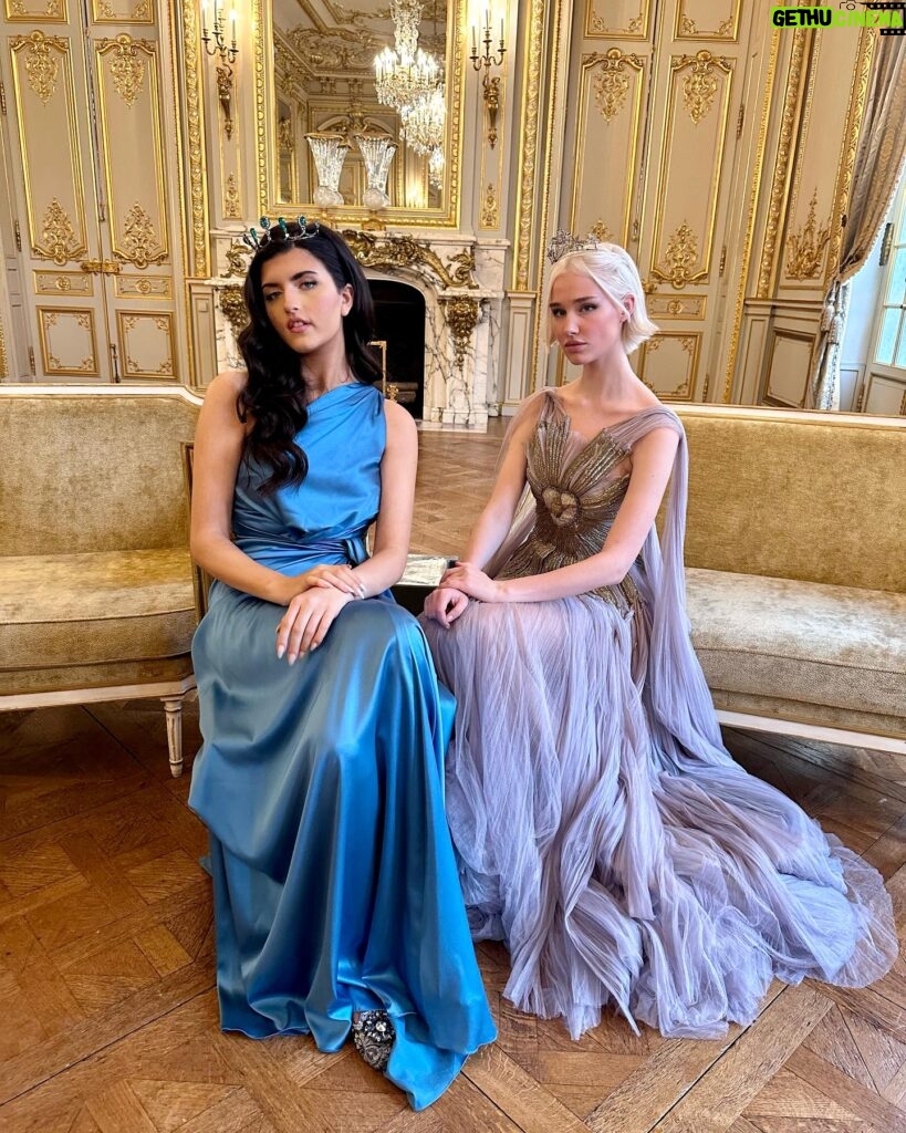 Angelina Jordan Instagram - Le Bal 2023✨🧚‍♀️👑what an absolute honor to be part of this special night in Paris. Feel truly so blessed, to be connected with lovely people through my music. I want to thank especially Ophélie Renouard for having me, she is the magic behind @lebal.paris and her wonderful team❤️ thank you to @dolcegabbana and @vmusejewelry a real dream team🙏🏻