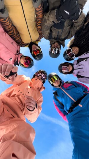 Angélique Mastio Instagram - Winter Gang ❄️🚠⛷️ @morzineofficiel
