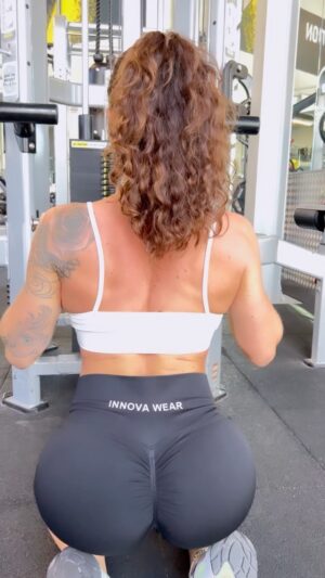Angélique Mastio Instagram - Joyeux noel 🎄🎁

🚨 Short @innovawear.fr NJ10 -10% 🔥🎁

🔗 Link in bio ⤵️
🍑 Contenu exclusif 📸
🏋🏽‍♀️ Programme @njbodyfit: BODYGOAL
  ceinture de sudation

#travel #kohlanta #poledancing #fit #motivation #workout #gym #sport #bodygoal #poledancer #fun #fitfam #fitnessmotivation #bodybuilding #bikini #fitgirlsfam #poledance #shape #nutrimuscle #fitfrenchies #fitnessaddict #fitnessgirl