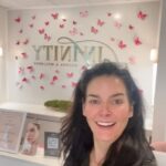 Angie Harmon Instagram - Look who is fresh, dewey & RADIANT for hosting the @fashion_breathes_life gala tonight! Thank you @infinitymedspaandwellness !! I LOVE MY SKIN!! ❤️🙏🏼🥰 #blessed #grateful #runway #hydrafacial @theskinvixen ❤️🙌🏼❤️