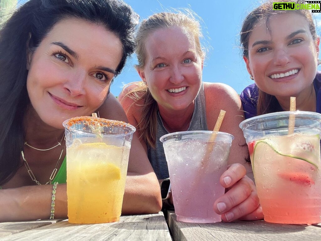 Angie Harmon Instagram - Love my ride or die… rain or shine! 😂❤️👍🏼🌦️ #blessed #grateful #myladies #thatwasfun