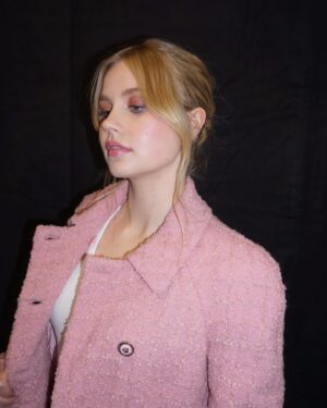 Angourie Rice Instagram - 2 mean looks in 1 day💋

styling: @sarahslutsky 
hair: @kattthompson 
makeup: @katrinakleinmakeup 

suit: @thombrowne 
pink: @versace