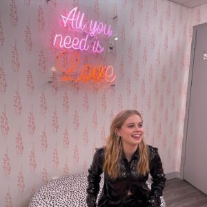 Angourie Rice Instagram - roses are red
violets are blue
all you need is love 
and a whole lotta drew

@thedrewbarrymoreshow 

hair: @claraleopard 
makeup: @katrinakleinmakeup 
styling: @sarahslutsky 
outfit: @theory__ 
jewellery: @ladygreyjewelry 
shoes: @brandonblackwoodnyc