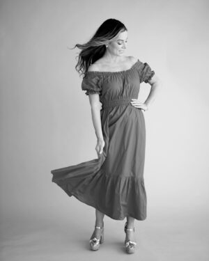 Anick Dumontet Instagram - La robe maxi, effet maxi wow! 😍
Superbe robe en popeline de coton avec détails de dentelle aux manches. Ici, en rouge vif et aussi disponible en blanc pour un look romantique. 

Cette semaine jusqu’à dimanche 12 mai, 25% de rabais sur toutes les robes @lesmagasinscpc 

#robe #mode #happy