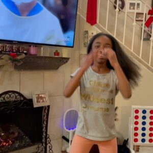 Aniela Gumbs Instagram - Tbt while my mom watches #greysanatomy I #whipmyhairbackandforth #girly #hairdontcare #straightened #trimmed @greysabc #tgit #zola #anielagumbs #danceitout so ready to go back to work #season18like #comment #follow (don’t own rights to song) #love @willowsmith
