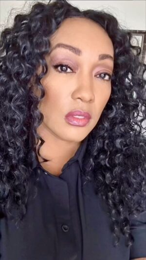 Anika C. McFall Instagram - TABLE READ FEED…🎭🎬🤩
Dont Let the Maybelline fool you! 🫦
#BOSS #BABE #ENERGY #ALLDAY 

#BENDINGCORNERSWITHANIKA

Stay on my #grustle most times moving in 🤫
“In the lab with a pen and a pad” 🎶

💫 #lightscameraction #comedy #thegroundlings #anikamcfall multi #award #winning #actress #producer #writer #muse #funnygirl #makeemlaugh #bossbabe #givegoodface #blessed #finerwomanhood
#blowkissesandthrowglitter #catchonorcatchup 
@highlights @followers #ig #reels
