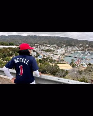 Anika C. McFall Instagram - End of Summer #Midwest gals #CatalinaIsland Takeover🌴In my #AirForceOnes
#BENDINGCORNERSWITHANIKA

Cuz @sspotted_ & moi gallivanted thru the quaint streets of Catalina taking in the historic sites. We danced, we dined, we celebrated & we crashed out upon our return On FOENEM 😴
*
*
If you’re from the Middle of the Map you know about those White Ones ☝🏽
S/O my Frat Jay @bluemack89 for the Homestead custom jersey repping MCFALL 🦾 We are Gary, IN folks but got #Love Indy the Circle City #Indiana
#Nelly 
White/Silver Ones @nike 
Lid #Walni 

#freespirit #travel #wanderlust #anikamcfall #award #winning #actress #producer #writer #muse #blessed
#blowkissesandthrowglitter #givegoodface #finerwomanhood #catchoncatchup