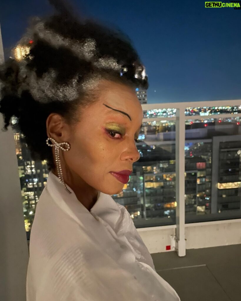 Anika Noni Rose Instagram - The Bride of Frankenstein steppin out with her side piece, Gomez. Happy Halloween!🎃 #BrideOfFrankenstein #Gomez #Noir #Halloween