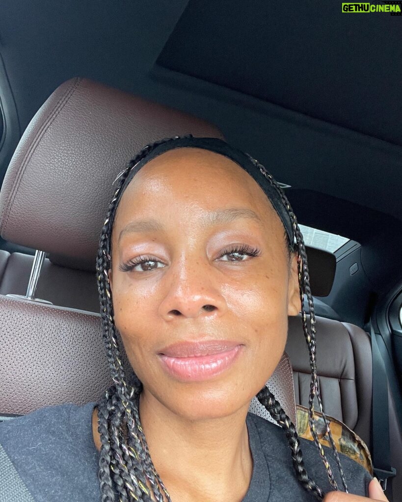 Anika Noni Rose Instagram - When it’s your birthday and you paint the town for your Virgo loved ones And your hubby celebrates you. And your friends celebrate you. And you feel pretty boss in this season. And ultimately, a fresh braid, a clean, moisturized, softly tanned, naked face with chapstick is the truth of you. On this Sept 6, and always. Happy birthday to me yesterday. And thank you for all that sent me love, surrounded me with it, infused me with it, and held me up this past year. I’m ready for the joy to come. I’m ready to hit my stride. I’m ready to go hard and go soft. I’m ready to reintroduce myself. I’m ready. Let’s ride! Braids: @theglamdiaryy This naked face glow maintained by @tracyhudsonskincare “Boss” pic in buff suit @photosbyreem makeup @meccadickerson, hair @ryanburrellhair, styling @jasonrembert, courtesy of @munaluchibride magazine (have you gotten your hard copy yet?) #VirgoSeason