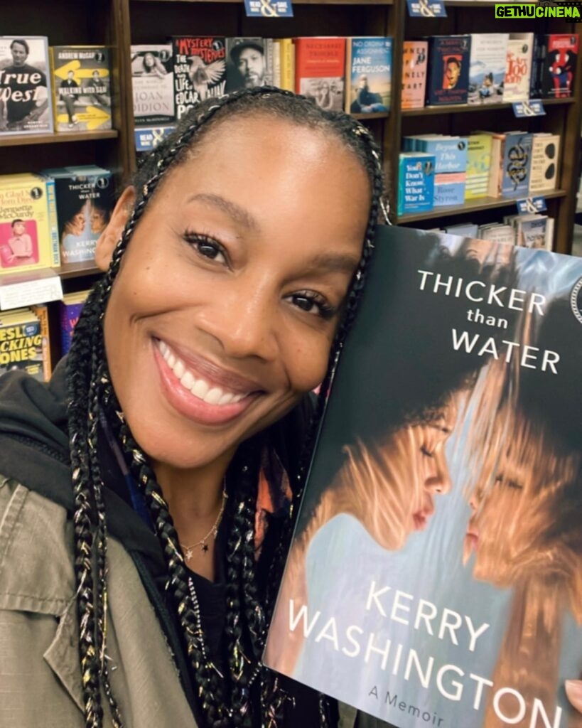 Anika Noni Rose Instagram - When your friend sends her amazingly honest, brave and beautiful new autobiography, but you have to travel before it reaches you…you go buy another one! Congratulations, @kerrywashington! It’s gorgeous! #ThickerThanWater