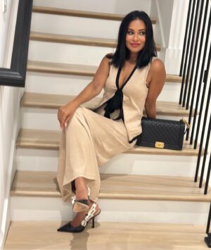 Anila Sajja Instagram - Step into luxury 🖤🖤🖤
.
@dior 
@chanelofficial 
@revolve @loversfriendsla #revolveme

.
#anilasajja #contentcreator #fashioninfluencer #fashionstyle #momsofinstagram #southasianinfluencer #luxurylifestyle #styleinspo