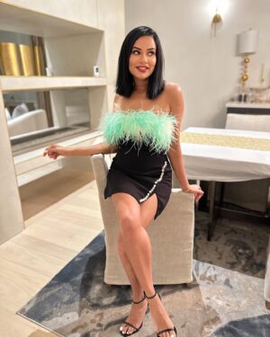 Anila Sajja Instagram - BIRTHDAY BEHAVIOR 🥳🎉🎈🎂🍾💐 #ariesseason #aries♈ #celebratingallmonthlong🎂🍾🎉 😉
.
Fit:
Dress: @mrselfportrait x @fwrd 
Heels: @ysl 
.
#anilasajja #contentcreator #fashioninfluencer #atlantainfluencer #atlinfluencers #lifestyleinfluencer #southasianinfluencer #thesajjafamily #momsofinstagram