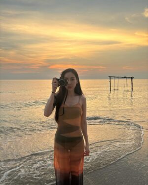 Anis Suwit Instagram - End of summer 🌅