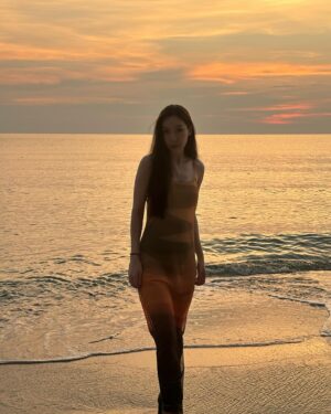 Anis Suwit Instagram - End of summer 🌅