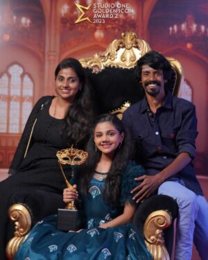 Anjali Manasvi Instagram - Best child artist award 🏅 Thank you @studiooneincentertainments ✨
.
Outfit @nirmala__fashion_stylist