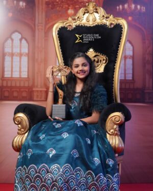 Anjali Manasvi Instagram - Best child artist award 🏅 Thank you @studiooneincentertainments ✨
.
Outfit @nirmala__fashion_stylist