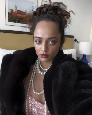 Anjali Sivaraman Instagram - Mob wife core?