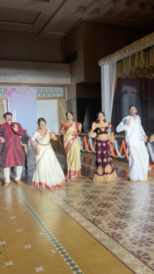 Anjana Srinivas Instagram - Suntaragaali💃🏻💃🏻
.
#aashikagowda #anjanasrinivas #suntaragali