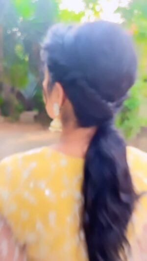 Anjana Srinivas Instagram - Feeling cute 🙈🥰
Costume: @syuthi_designerstudio 

#tredingreels #instagram #chitha #tamil #tamiltrending #songs #yellow #feelingcute#andhaaruvipol #siddarth