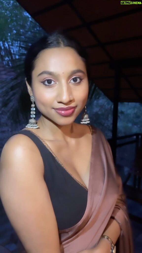 Anjana Mohan Instagram - Outfit: @shobhanadesigns vc: @abhijithretouch #sareedraping #saree #sareelove #beauty #fashion #lookoftheday #anjanamohan