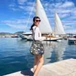 Anjaylia Chan Instagram - 感謝藍天、陽光、白雲和Saint Tropez 的美。☀️☁️⛵️ 在這裡，每個角落都是一個電影場景🎞️ @longchamp #LongchampStTropez #LongchampSS24 #LongchampHK
