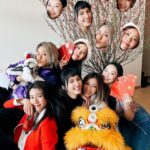 Anjaylia Chan Instagram - 驚喜在後頭 🌸 #SÏXTERS 同你拜年 🫶🏼 之 今年棵桃花好似爭啲🤔 之 「幫緊你，幫緊你」 🙋🏻‍♀️ #圖三作品 @honganc #圖二、四作品 @cheronna 正所謂，沒有解決不了的事🌸🌸🌸🌸🌸🌸 SÏXTERS 仝人祝大家身體健康、桃花想點開就點開🩷 P.S. @missjni 原來識煲粥，仲要好好味 😋🥹