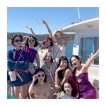 Anjaylia Chan Instagram - 和來自各地的美女們boat trip 🌊 大家一起拍拍拍📸 不知道大家有沒有留意到，其實很多人穿的都是同一件衣服。 只是不同的女生、不同的個性和特質，就穿出了不一樣的風格☀️ 每一次換裝後都很期待看大家怎麼去演繹自己的衣服。 同一道海岸線，總有不一樣的風景。 @longchamp #LongchampStTropez #LongchampSS24 #longchamphk