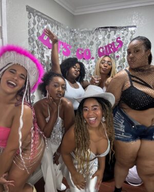 Anjelika Washington Instagram - DON’T MY GIRLS LOOKS SO YUMMY YUMMY😋🤩❤️‍🔥🩶🪩🤍💃🏾🐝🐝🐝🐝🐝🐝🐝
