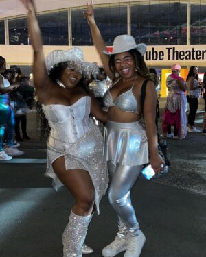 Anjelika Washington Instagram - DON’T MY GIRLS LOOKS SO YUMMY YUMMY😋🤩❤️‍🔥🩶🪩🤍💃🏾🐝🐝🐝🐝🐝🐝🐝