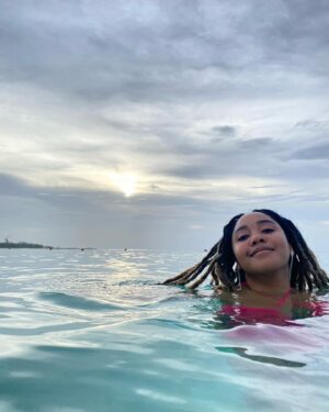 Anjelika Washington Instagram - Refusing to let go of summer.