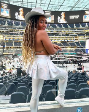 Anjelika Washington Instagram - DON’T MY GIRLS LOOKS SO YUMMY YUMMY😋🤩❤️‍🔥🩶🪩🤍💃🏾🐝🐝🐝🐝🐝🐝🐝