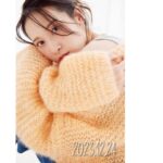 Anju Inami Instagram - みなさーーーーん！！！ メリークリスマスイヴっ🎅🏻🎀 ． てことは、いよいよ明日！✨️ ⸜(* ॑ ॑* )⸝ ． 伊波杏樹 単独ライブイベント 『~An seule étoile~ 220,284』 ． #An_éto という 長く紡いできたこのイベントタイトルに 今回は、友愛数を込めて。 ． 今年は6月にアーティストデビューをして たくさんの想いを優しく抱きしめて、 前に進むことを決めた そんな私が、多くのカバー曲に乗せて 2023年12月25日 クリスマス当日🎄.* いな民の皆さまと笑顔を咲かせたいと思いますっ🫧 ． そんな素敵な #InaminTown のクリスマスを 一緒に楽しむためにも ⚠️注意事項をよくお読み頂いた上で…っ！ ． 💫私からも、いくつかお願いを💫 ． ❄マスク、ハンカチお忘れなく！ └あると時に、役立つと思いますので 自分と、相手を想うひとつのアイテムとして もし良かったらバックに入れてきてね👜 ． ❄身分証明書、チケットちゃんと持った！？ └こりゃもう私も経験あるから 毎度言うけど忘れずにね！！！笑 🎟要確認🎟 ． ❄ジャンプだめだめー(乂'ω' ) └会場のルールに従って こちらもいつも通りですっ！よろしくね🧸 ． ❄防寒対策をしっかりと！ └明日たぶん、めっちゃ寒いよなぁと思いつつ 室内なので羽織りなどでご調整頂くのが 良きかなっと思います🐈🧶 ． ❄当日会場限定施策が盛りだくさん👍🏻❤️ └デジタルトレーディングアプリDiiCa の 会場限定はもちろんのこと！ #InaminTown 内のRoomに飾れる限定グッズも🏡 ． ぜひ会場入りスグからお楽しみくださいっ ． ❄『みんなのポスト』📮 └お手紙や、色紙などを投函できる 街のポストがあるのでぜひご活用してみてね！ ． ❄〝愛と想いやり〟を忘れず…っ おひとり、おひとりのお心遣いの積み重ねで 愛や想いやる心になってゆきますから みーーーんなで素敵なクリスマスを過ごしましょうね！🎅🏻 ． さぁ、とうとう明日っ！！ 緊張よりも楽しみが前に顔を出している気がします🌷 ． いなみ として みんなに会えることがとっても嬉しくて いつの間にか、その気持ちが こんなにも大きくなってたんだなぁって 実感しています( ˶ˊᵕˋ)。 ． 飛びっきりの笑顔と想い出を 2023年の、この日に！残そうね…っ🎂 ． #inamianju #An_éto