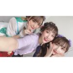 Anju Inami Instagram - おこん。 みんな元気にしてるかな( ˘ᵕ˘ ) ． #t7s Anniversary Liveから あっという間に1週間。 ． ちょっぴり。 いや、しっかり。#ナナシス LIVEロスです。笑 ． 『またいつか 必ずジェダとしてステージに立ちたい』 ． そう強く思えたのは、 ずっと待っていてくれた支配人さんや、 温かく迎えてくれて、 たくさんの愛ある言葉をくださった ナナシスの皆様がいたからこそだと感じています。 本当に、感謝しかなくって。 ． 彼女と出逢ってからの長い時間へ 想いを巡らせながら パフォーマンスや言葉のひとつ、ひとつを 噛み締めて歌い届けました。 ． あの日の自分は ジェダとして生きることに 全力で、夢中だったようにおもいます。 ． デビューシングル 〝Striking Diamond〟 彼女だけの、想いと心がつまった楽曲。 レコーディングした時から、ずっと大好きで。 彼女はなんて素直に 秘めていた心を歌うのだろうと ． ステージの上で歌って改めて感じました 本当にすごい。と ． まるで、 私とジェダの手を繋がせてくれるためにあるような、 そんな感覚。 ． 登場から頭の歌い出しまでの緊張も、 気付けば、どこかへ吹っ飛んで。笑 音に身を任せ思いっきり楽しんでました…っ ． Day.1 MCではソロ3人のトークでは はじめましてだったのに なんだか居心地の良い空間でした。笑 お二人共可愛くて、親切で頼もしくて 伊波は、ほんとに助けられました🥂𓈒𓏸◌ ． Day.2 はコドモ連合の皆さんとっ 私の靴が10cmヒールだったこともあり リアルに抱きしめたくなる距離感でした。笑 きゅんきゅんしたなぁ…優しい空間に あたたかさをたくさんもらいました⸝⸝⸝♡︎ ． そんな気持ちの中、ラスト全体曲の2曲では 幸せに包まれながら安心して パフォーマンスできて( ˙ ˙˵)♪ ． 支配人の皆様の前に その日の全メンバーがステージに並び 踊りや想いを揃えて、紡いでゆく。 ． ハルちゃんが言っていたように いろんな状況下の中、 それが出来ることは当たり前のことではなく すごくすごく幸せなことで。 本当に夢のような時間だったと いまでも鮮明に残っています…っ ． この1週間でも何度か思い出しては 笑顔になってましたし( ˶ˊᵕˋ) ． それくらい、大切で感謝溢れる時間でした。 ハルちゃんの背中、カッコよかったなぁ ． そして最後に 私をジェダとして仕上げてくれた 💄✨Hair Make．清水さん あのステージで 私が彼女と自由に生きる力を、 姿を支配人へ魅せることが出来たのは 紛れもなく、清水さんのおかげです。 私が色々アクティング出来るような 髪の遊びは残しつつ、 どんなに動いても崩れない！ 最強パーマ風スタイル。( `･ㅂ･)و ． 清水さんは、いつも自信のない私に あんちゃんなら大丈夫だよ！ 行っておいでっ！っていう 勇気と自信の力強い御守りを 私の顔と髪に授けてくれてる気がしてる。笑 〝ステージに立つため〟を一緒につくることが 本当に幸せだし大好き。 ． 👠¨̮ stylist. 大白 沙知さん はじめましてなのに、 とても親身になって寄り添って 素敵なお衣装に仕上げてくださいました！！ 靴や普段には珍しいパンツスタイルで 不安だった私へ 丁寧にヒアリングをしてくれたり 本番のTシャツも 両日違ったアレンジを施してくれて ジェダちゃんに似合うように 仕立ててくれていたんですっ めちゃくちゃ嬉しかったし、 初現場の中で本当に心強かった(´；ω；｀)。 ． すごく長くなっちゃったけど それだけ想い溢れる最高の時間を 過ごさせて頂きました。 ． 改めて、全ての皆様へ 大きな拍手と感謝を…！！！ ． また必ず( ˘ᵕ˘ ) 彼女とみんなに会えるその日までっ ． #t7s #ナナシス #ジェダ・ダイヤモンド #inamianju