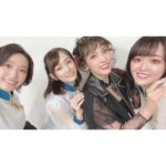 Anju Inami Instagram - おこん。 みんな元気にしてるかな( ˘ᵕ˘ ) ． #t7s Anniversary Liveから あっという間に1週間。 ． ちょっぴり。 いや、しっかり。#ナナシス LIVEロスです。笑 ． 『またいつか 必ずジェダとしてステージに立ちたい』 ． そう強く思えたのは、 ずっと待っていてくれた支配人さんや、 温かく迎えてくれて、 たくさんの愛ある言葉をくださった ナナシスの皆様がいたからこそだと感じています。 本当に、感謝しかなくって。 ． 彼女と出逢ってからの長い時間へ 想いを巡らせながら パフォーマンスや言葉のひとつ、ひとつを 噛み締めて歌い届けました。 ． あの日の自分は ジェダとして生きることに 全力で、夢中だったようにおもいます。 ． デビューシングル 〝Striking Diamond〟 彼女だけの、想いと心がつまった楽曲。 レコーディングした時から、ずっと大好きで。 彼女はなんて素直に 秘めていた心を歌うのだろうと ． ステージの上で歌って改めて感じました 本当にすごい。と ． まるで、 私とジェダの手を繋がせてくれるためにあるような、 そんな感覚。 ． 登場から頭の歌い出しまでの緊張も、 気付けば、どこかへ吹っ飛んで。笑 音に身を任せ思いっきり楽しんでました…っ ． Day.1 MCではソロ3人のトークでは はじめましてだったのに なんだか居心地の良い空間でした。笑 お二人共可愛くて、親切で頼もしくて 伊波は、ほんとに助けられました🥂𓈒𓏸◌ ． Day.2 はコドモ連合の皆さんとっ 私の靴が10cmヒールだったこともあり リアルに抱きしめたくなる距離感でした。笑 きゅんきゅんしたなぁ…優しい空間に あたたかさをたくさんもらいました⸝⸝⸝♡︎ ． そんな気持ちの中、ラスト全体曲の2曲では 幸せに包まれながら安心して パフォーマンスできて( ˙ ˙˵)♪ ． 支配人の皆様の前に その日の全メンバーがステージに並び 踊りや想いを揃えて、紡いでゆく。 ． ハルちゃんが言っていたように いろんな状況下の中、 それが出来ることは当たり前のことではなく すごくすごく幸せなことで。 本当に夢のような時間だったと いまでも鮮明に残っています…っ ． この1週間でも何度か思い出しては 笑顔になってましたし( ˶ˊᵕˋ) ． それくらい、大切で感謝溢れる時間でした。 ハルちゃんの背中、カッコよかったなぁ ． そして最後に 私をジェダとして仕上げてくれた 💄✨Hair Make．清水さん あのステージで 私が彼女と自由に生きる力を、 姿を支配人へ魅せることが出来たのは 紛れもなく、清水さんのおかげです。 私が色々アクティング出来るような 髪の遊びは残しつつ、 どんなに動いても崩れない！ 最強パーマ風スタイル。( `･ㅂ･)و ． 清水さんは、いつも自信のない私に あんちゃんなら大丈夫だよ！ 行っておいでっ！っていう 勇気と自信の力強い御守りを 私の顔と髪に授けてくれてる気がしてる。笑 〝ステージに立つため〟を一緒につくることが 本当に幸せだし大好き。 ． 👠¨̮ stylist. 大白 沙知さん はじめましてなのに、 とても親身になって寄り添って 素敵なお衣装に仕上げてくださいました！！ 靴や普段には珍しいパンツスタイルで 不安だった私へ 丁寧にヒアリングをしてくれたり 本番のTシャツも 両日違ったアレンジを施してくれて ジェダちゃんに似合うように 仕立ててくれていたんですっ めちゃくちゃ嬉しかったし、 初現場の中で本当に心強かった(´；ω；｀)。 ． すごく長くなっちゃったけど それだけ想い溢れる最高の時間を 過ごさせて頂きました。 ． 改めて、全ての皆様へ 大きな拍手と感謝を…！！！ ． また必ず( ˘ᵕ˘ ) 彼女とみんなに会えるその日までっ ． #t7s #ナナシス #ジェダ・ダイヤモンド #inamianju