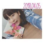 Anju Inami Instagram - まーた急に寒くなったね。 ． みんなで風邪ひかないようにしようね。 手洗い、うがい。 ． そんな今日はおやつを食べました。 ． 期間限定(4月30日まで)のおたべ♡ ． 餡は〝くるみつぶあん〟！ くるみゆべしとか大好きやけ、 すんごい美味しかった。。。 ． 以前、京旅でお世話になった 美十さんからの贈り物で 感謝感謝です*ˊᵕˋ* ． このあとの仕事もがんばるぞい。 ． あ！告知つぶつぶしなきゃ…！ #inamianju #thursday #のんびりショット #美十 #おたべ #くるみつぶあん