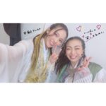 Anju Inami Instagram - おこんばんは。 ． さて、舞台『Arcana Shadow』🎋 大千穐楽を迎えることができました。 ． 紆余曲折、本当にいろんなことがありましたが、 多くの方の拍手に包まれながら その場所に辿り着けたこと。 ． 心から感謝しています。 ． どっかのタイミングで #舞台アルカナ ありがとう#ぽしゅら したいなと もちろん思ってるけど、 想いがあたたかいうちに、少しだけここに残そうかなと…っ ． 今回、作・演出の西田さんから頂いた 〝望月〟という役。🕊 ． わたしの中には、 明確な色や、答えがあったものの 本番を迎え 走り出していくと 私が考えていたものは みるみると姿を変えていきました。 ． とても不思議で、ものすごく戸惑いました。 ． だけどそれは、 道満の言葉にあったように 『望む姿に、形を変えられる』と重なるようで、 描かれゆく物語に 身を委ねて、旅をすることが 私にとって心地良く、とてもいい緊張感を 生んでくれていたように思います。 ． 普段、めちゃくちゃ緊張しいで胃痛くしてんのに。笑 ． だけど、それを知ることが出来たのは、 間違いなく、〝伊周〟と〝道長〟 2人の存在が、とても大きかったです。 ． 〝望月〟として、苦しく もどかしくても 〝紫〟の名をもらい それぞれの想いと言葉が交錯するのを すぐ傍で、感じることが愛おしく 人を知ってゆくことが希望で。 ． ひとつ、ひとつ。 句を詠む瞬間はいつも大切でした…っ ． 他にも、 好きなシーンは山ほどあって( ˘ᵕ˘ ) ． ⚔️賀茂さんと晴明の戦いは 青い炎のようで、印象深くて とても好き。 ． ピンっと張った空気の中にあるからこその 六合達のシーンも楽しくて好きだったし…っ💭 ． 花が降り頻る中、 ｢行こう、冬の音が聞こえるから｣と言ってくれた 道満の優しい涙も忘れられない。 ． ………話し出したらキリないのです。( '༥' )笑 ． ご観劇の皆さまの心にも こんな風に刻めているといいなぁ…っ。 ． わたしの中で 伊周と紫、道長と望月に それぞれに これだって！ ぴったりの楽曲見つけて密かに聴いてた話とか、 役の香りの話とか、 シーン冒頭のお話とか いなみ初の二刀流殺陣🔥の話とか まだまだ全然あるんだけども…！！！ ． いんすたさんに 文字数制限あるって さっき知って虚無ったから( ˙-˙ )。 ． (教えてくれた いな民 ありがとう助かった🕊) ． あとは#ぽしゅら にとっておきます🍎 ． また西田さんの元で 魂震わせることが出来たらと心から祈って👣 ． ご来場頂きました全ての皆様へ 本当に本当にありがとうございました(*ˊᗜˋ*)/ ． #舞台 #アルカナ #望月 #inamianju