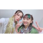 Anju Inami Instagram - おこんばんは。 ． さて、舞台『Arcana Shadow』🎋 大千穐楽を迎えることができました。 ． 紆余曲折、本当にいろんなことがありましたが、 多くの方の拍手に包まれながら その場所に辿り着けたこと。 ． 心から感謝しています。 ． どっかのタイミングで #舞台アルカナ ありがとう#ぽしゅら したいなと もちろん思ってるけど、 想いがあたたかいうちに、少しだけここに残そうかなと…っ ． 今回、作・演出の西田さんから頂いた 〝望月〟という役。🕊 ． わたしの中には、 明確な色や、答えがあったものの 本番を迎え 走り出していくと 私が考えていたものは みるみると姿を変えていきました。 ． とても不思議で、ものすごく戸惑いました。 ． だけどそれは、 道満の言葉にあったように 『望む姿に、形を変えられる』と重なるようで、 描かれゆく物語に 身を委ねて、旅をすることが 私にとって心地良く、とてもいい緊張感を 生んでくれていたように思います。 ． 普段、めちゃくちゃ緊張しいで胃痛くしてんのに。笑 ． だけど、それを知ることが出来たのは、 間違いなく、〝伊周〟と〝道長〟 2人の存在が、とても大きかったです。 ． 〝望月〟として、苦しく もどかしくても 〝紫〟の名をもらい それぞれの想いと言葉が交錯するのを すぐ傍で、感じることが愛おしく 人を知ってゆくことが希望で。 ． ひとつ、ひとつ。 句を詠む瞬間はいつも大切でした…っ ． 他にも、 好きなシーンは山ほどあって( ˘ᵕ˘ ) ． ⚔️賀茂さんと晴明の戦いは 青い炎のようで、印象深くて とても好き。 ． ピンっと張った空気の中にあるからこその 六合達のシーンも楽しくて好きだったし…っ💭 ． 花が降り頻る中、 ｢行こう、冬の音が聞こえるから｣と言ってくれた 道満の優しい涙も忘れられない。 ． ………話し出したらキリないのです。( '༥' )笑 ． ご観劇の皆さまの心にも こんな風に刻めているといいなぁ…っ。 ． わたしの中で 伊周と紫、道長と望月に それぞれに これだって！ ぴったりの楽曲見つけて密かに聴いてた話とか、 役の香りの話とか、 シーン冒頭のお話とか いなみ初の二刀流殺陣🔥の話とか まだまだ全然あるんだけども…！！！ ． いんすたさんに 文字数制限あるって さっき知って虚無ったから( ˙-˙ )。 ． (教えてくれた いな民 ありがとう助かった🕊) ． あとは#ぽしゅら にとっておきます🍎 ． また西田さんの元で 魂震わせることが出来たらと心から祈って👣 ． ご来場頂きました全ての皆様へ 本当に本当にありがとうございました(*ˊᗜˋ*)/ ． #舞台 #アルカナ #望月 #inamianju