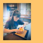 Anju Inami Instagram - ✍🏻_2022,08,01 ．Takami chika, HAPPY BIRTHDAY!!!🎂 ． 日付は変わってしまいましたが、 8月1日という日を たくさん盛り上げてくださった皆様 ありがとうございます！！ 喜ぶ彼女の笑顔が目に浮かびます(´˘`) ． 私自身、 ひと足先に お祝い気分を頂いていましたので ここで改めて。 ありがとうございました…！！ ． LoveLive! Sunshine!! Third Solo Concert Album ~ THE STORY OF “OVER THE RAINBOW” ~ starring Takami Chika こちらが同日にリリース！！💿 ． 新曲「ナミオトリフレイン」 この音を頂いた時、 タイトルに、楽曲に、全てに驚きました。 いまの私たち〝ふたり〟だから出来る 表現と想いを込めました。 ． ぜひお聴き頂き、 これまでの景色を感じてください。 ． 愛を込めて…。 お誕生日おめでとう千歌ちゃん！🍊