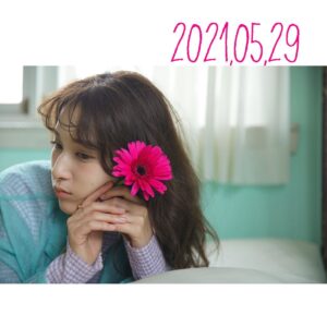 Anju Inami Instagram - こんばんはっ
．
今日もお仕事を終え、
ずいぶんと日が伸びたなぁーなんて
思う今日この頃。
．
さてはて、
本日より8月,9月公演
舞台「虹色とうがらし」の
キャスト先行チケット申し込みが始まりました☺︎
．
限定キャストブロマイドなるものが
特典としてございますので
皆さま 是非よろしくお願い致します！
．
そして明日！！
いよいよ、5月もうひとつの！
はっぴー告知つぶつぶをします。
．
既にいろいろ私は動いているのだけど
もう、現時点で
相当わくわくが止まらない。
．
応援してくださるいな民のみんなに。
．
明日の告知つぶつぶを
楽しみにしててくださいね‪( ˘ᵕ˘ ).｡oO
．
#inamianju