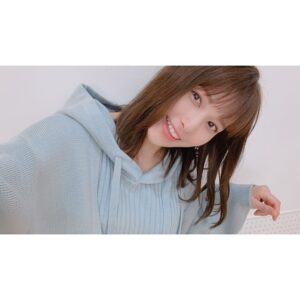 Anju Inami Instagram - 23歳 最後の日っ
．
よくがんばった。
．
なんて、
いつもは自分に言ってやらないけど
23歳を過ごしてきて
ま、たまには。
．
3年にいっぺんくらいは言ってあげても
いいかな？なんて。
．
思った今日この頃。
．
良い！って胸張って声に出来るものを
好きだ！って感じる全てを
常に信じて追求して命かけて走ってきた。
．
役者として
その階段を駆け上がることが幸せで。
．
正直24歳、楽しみなことだらけ。笑
．
だから応援してくれて
一緒に走っているみんなにも
楽しみな未来が待ってるってことよ！笑
．
ワクワクして毎日を過ごせるよう
これからも何事にも全力！！！
．
明日からの全国ツアー
私の得てきた〝手札〟に全てを込めて…っ
．
みんなの信じるAを掲げてねっ
．
#23歳 #最後 #Á