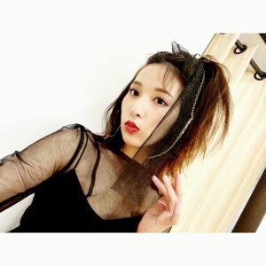 Anju Inami Instagram - 23歳 最後の日っ
．
よくがんばった。
．
なんて、
いつもは自分に言ってやらないけど
23歳を過ごしてきて
ま、たまには。
．
3年にいっぺんくらいは言ってあげても
いいかな？なんて。
．
思った今日この頃。
．
良い！って胸張って声に出来るものを
好きだ！って感じる全てを
常に信じて追求して命かけて走ってきた。
．
役者として
その階段を駆け上がることが幸せで。
．
正直24歳、楽しみなことだらけ。笑
．
だから応援してくれて
一緒に走っているみんなにも
楽しみな未来が待ってるってことよ！笑
．
ワクワクして毎日を過ごせるよう
これからも何事にも全力！！！
．
明日からの全国ツアー
私の得てきた〝手札〟に全てを込めて…っ
．
みんなの信じるAを掲げてねっ
．
#23歳 #最後 #Á